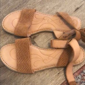 Born sandals